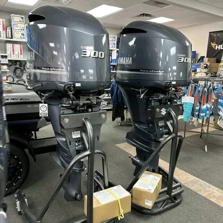 Brand New Yamaha F300XA & LF300XA 4-Stroke 25” Shaft Pair - Image 3