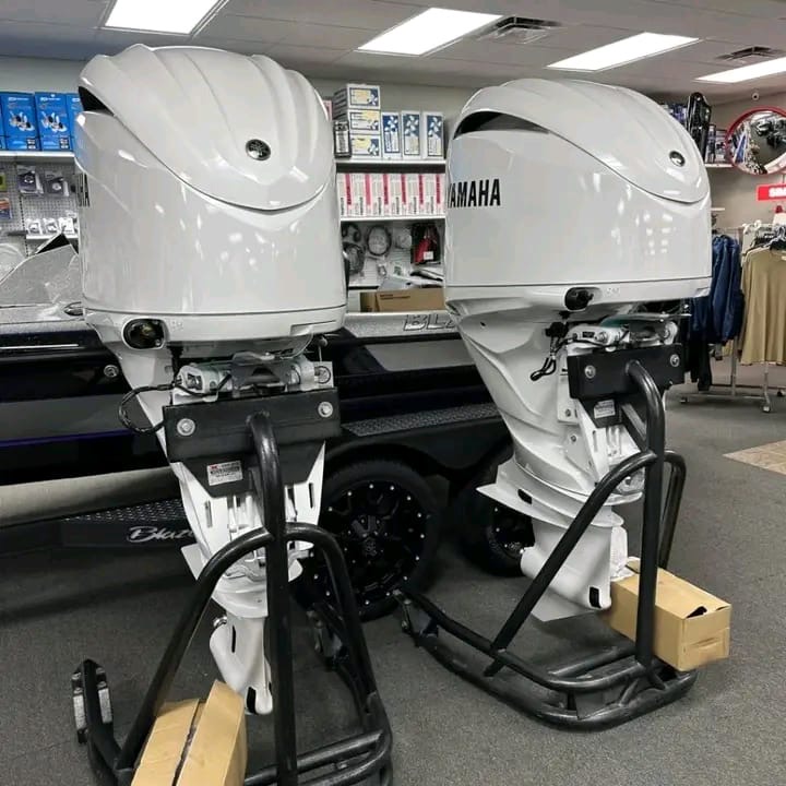 2024 Yamaha F300XCB2 & LF300XCB2 White 25” Shaft Pair - Image 4