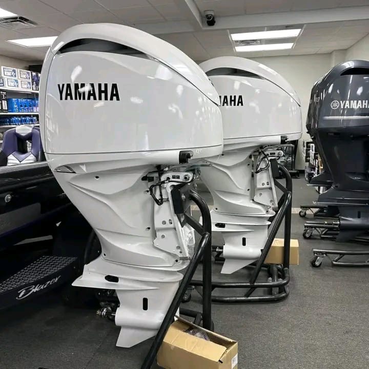 2024 Yamaha F300XCB2 & LF300XCB2 White 25” Shaft Pair - Image 6