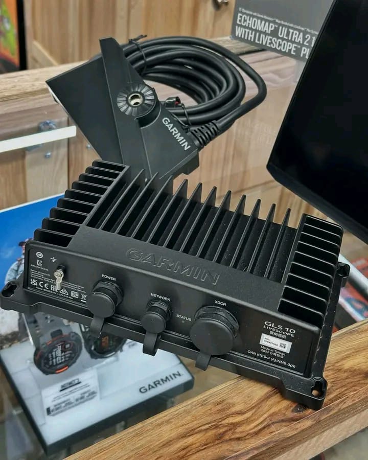 Garmin ECHOMAP Ultra 2 126sv LiveScope Bundle - Image 2