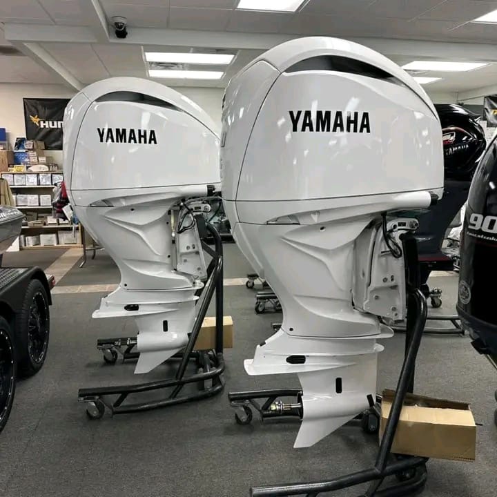 2024 Yamaha F300XCB2 & LF300XCB2 White 25” Shaft Pair - Image 7