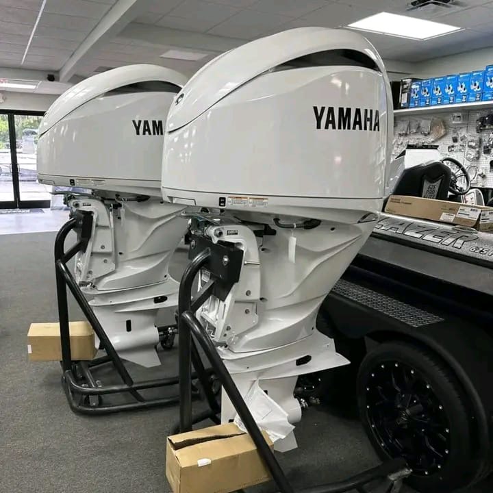 2024 Yamaha F300XCB2 & LF300XCB2 White 25” Shaft Pair